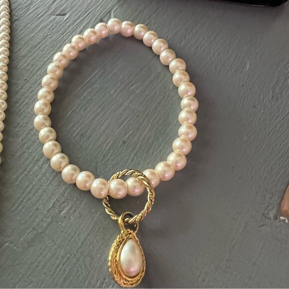 Pearl Necklace & Stretch Pendant Bracelet - Picture 2 of 7